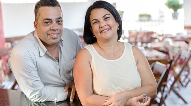 Samuel Manoel e Maria da Conceição, sócios do Espetinhos da Ceça no Recife, empreendedores apoiados pela Aliança Empreendedora (Foto: Aliança Empreendedora)